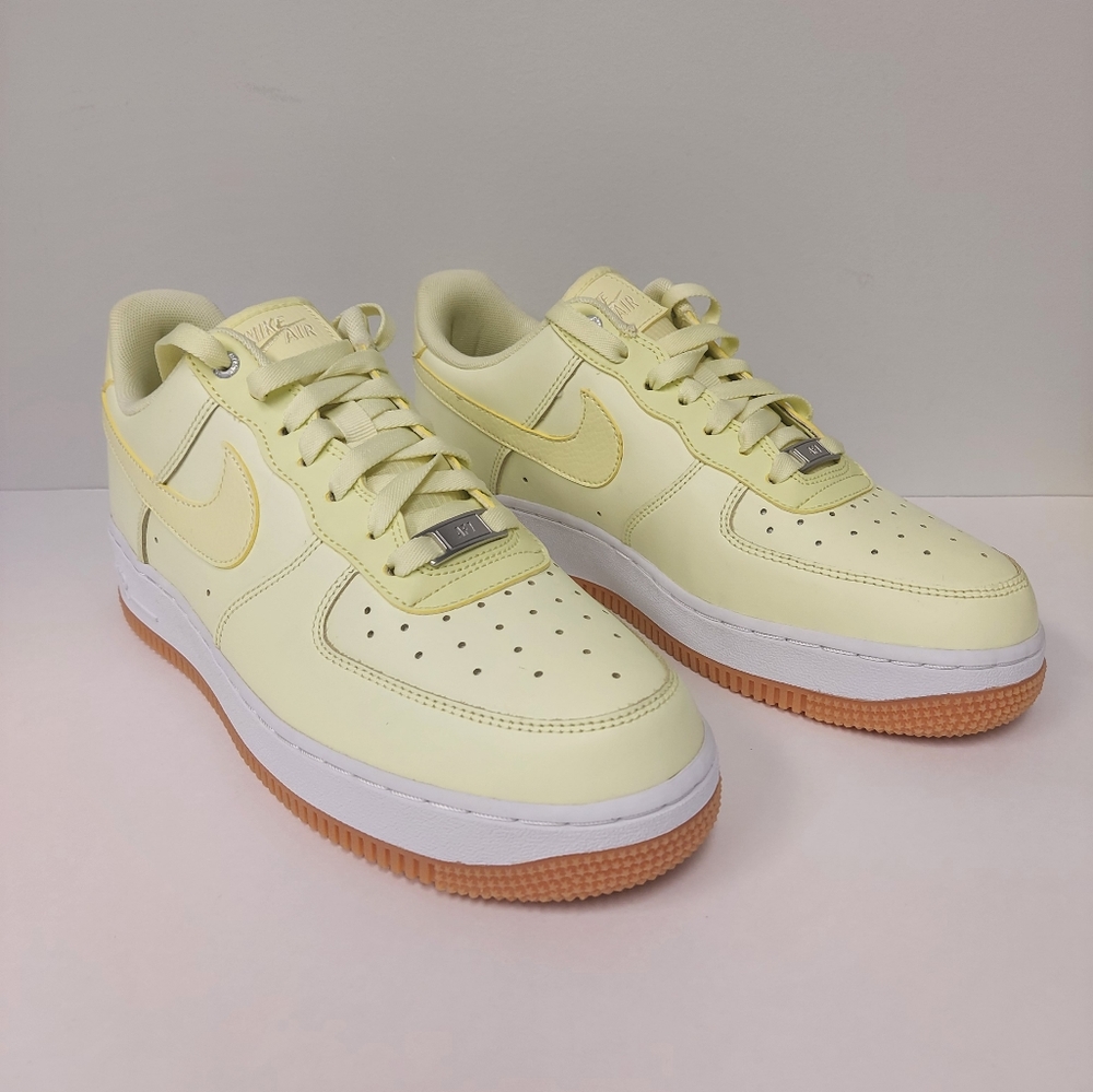 Nike Air Force 1 Womens 8.5 Luminous Green Sneakers Spring Break Summer